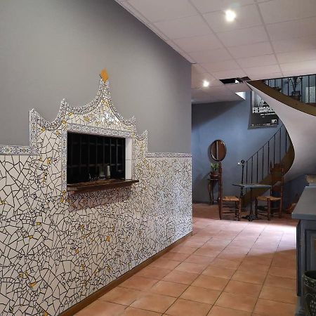 Отель El Castell Embruixat Saint-Hippolyte  Экстерьер фото