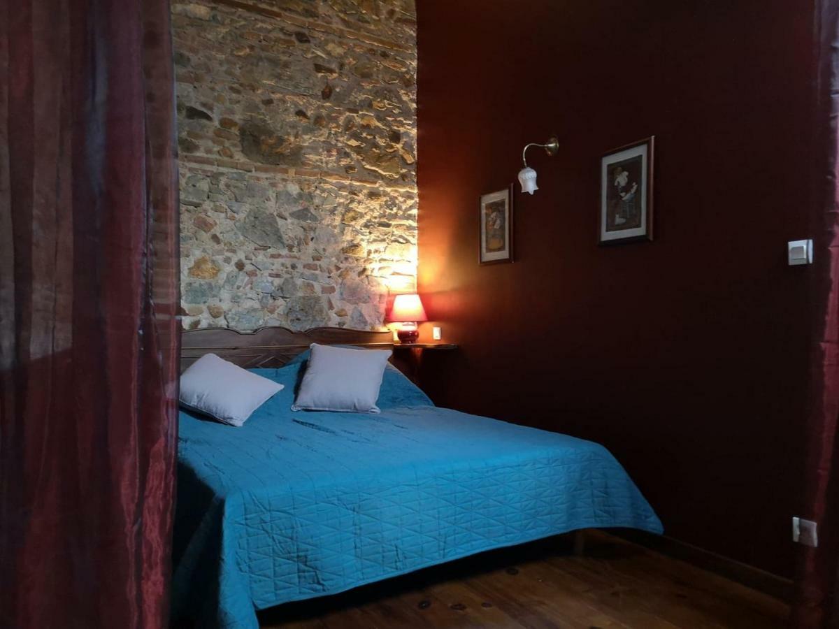 Отель El Castell Embruixat Saint-Hippolyte  Экстерьер фото