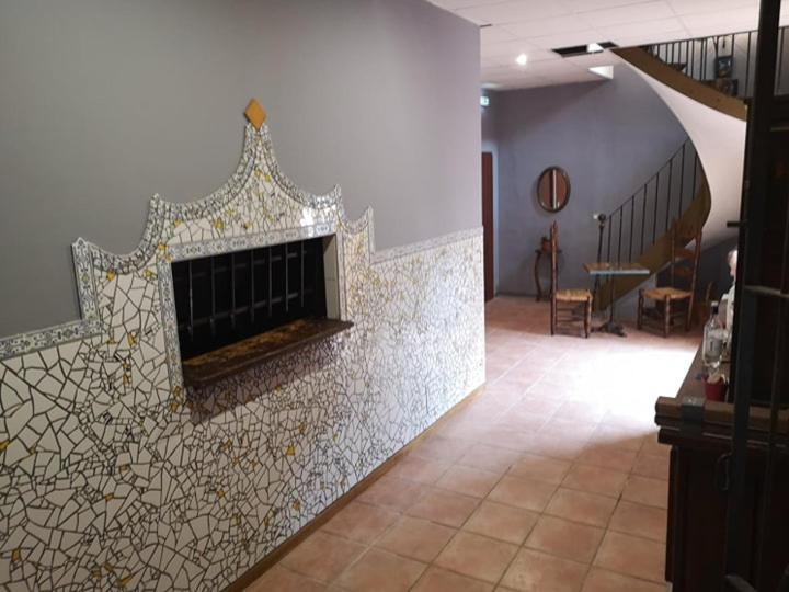 Отель El Castell Embruixat Saint-Hippolyte  Экстерьер фото